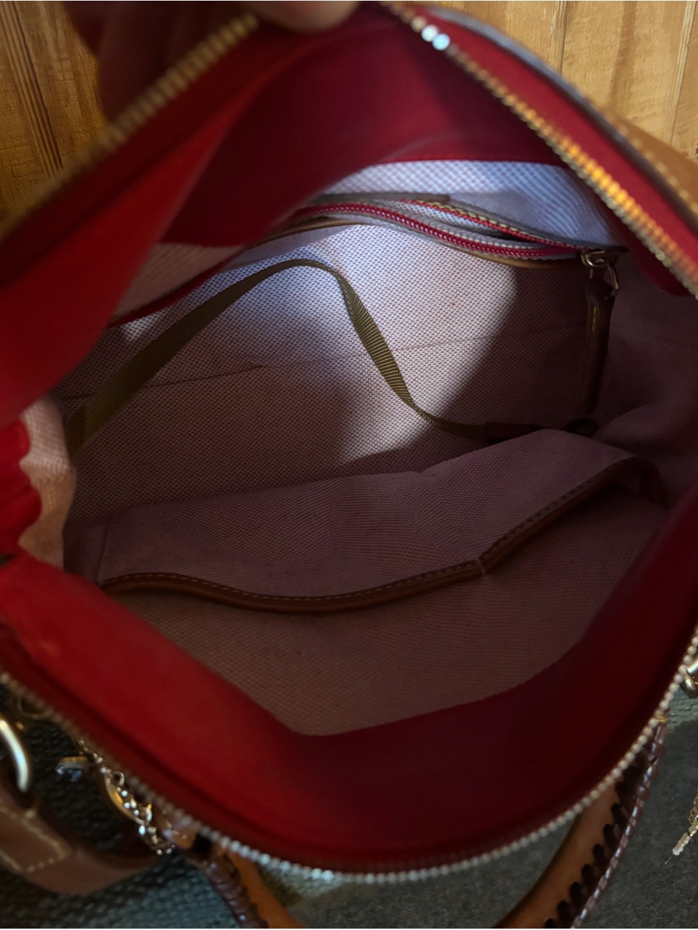 Dooney & Bourke leather tan handbag with Chain Accents & charms. - Picture 4 of 5